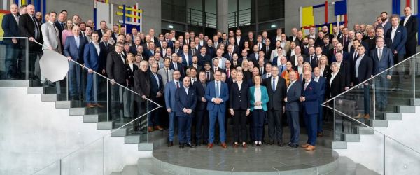 Martina Kempf im Kreise der AfD-Bundestagsfraktion